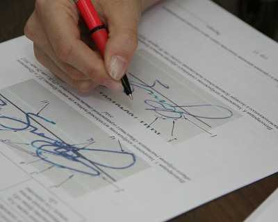 Что будет если подписаться за начальство? объясняют юрист и почерковед | bankstoday